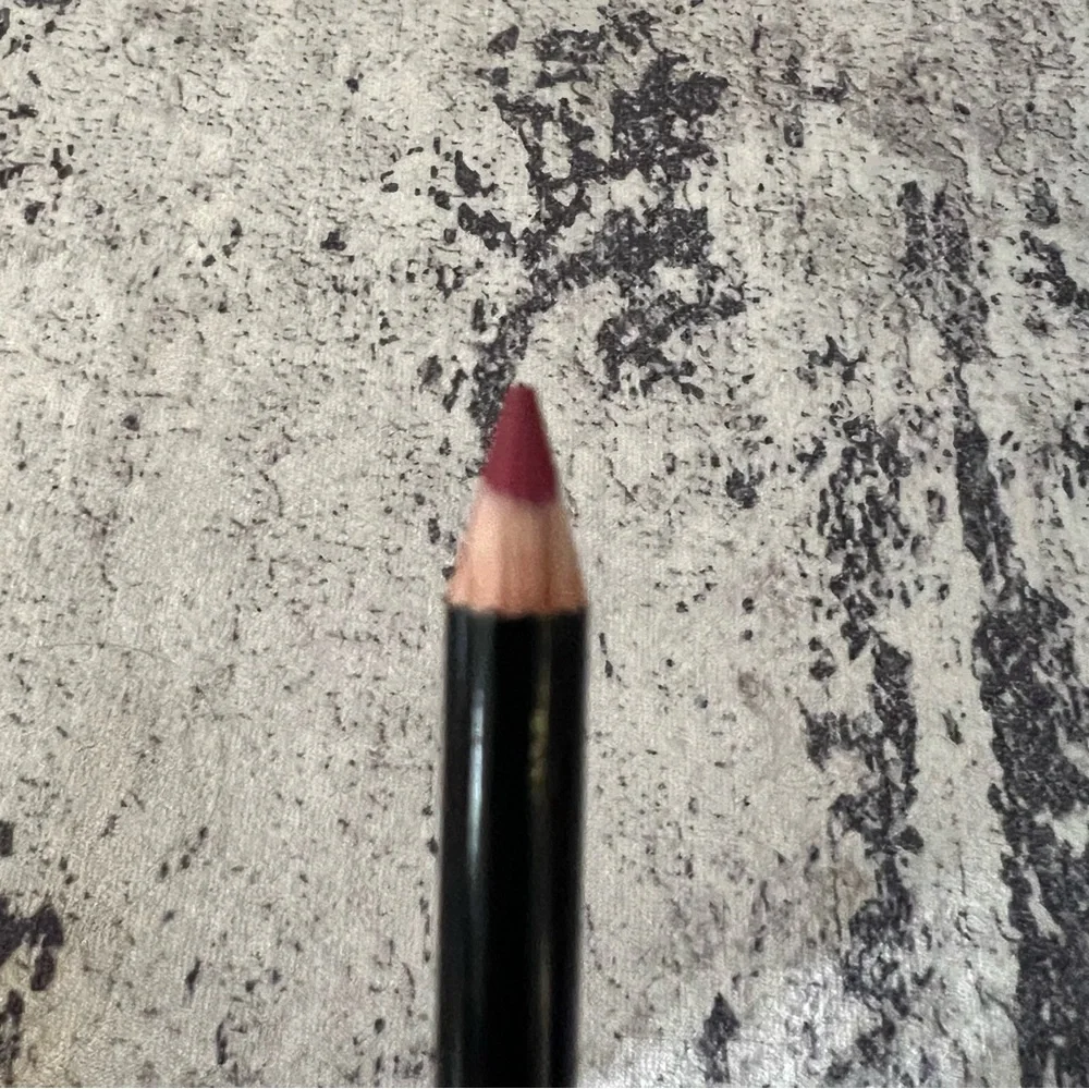 illamasqua lip pencil lust
